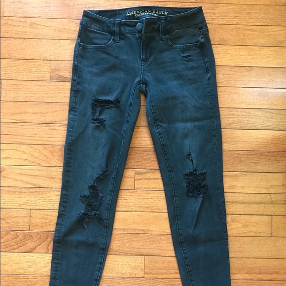 American Eagle Distressed Jeans/Jeggings LIKE NEW - Picture 1 of 4